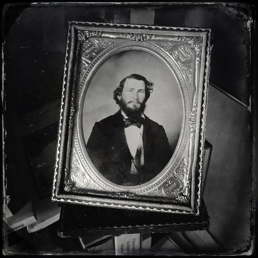 Mauro Fiorese alias Gordon Finch, Temporary Goodbye, 2015, dittico,  stampa ai pigmenti. Courtesy of Alviani Artspace 