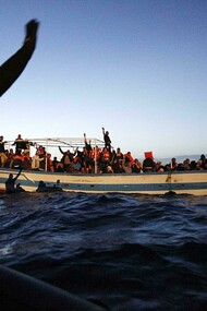 Immigrati in mezzo al mare