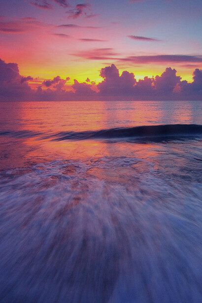 Céu espelha o mar