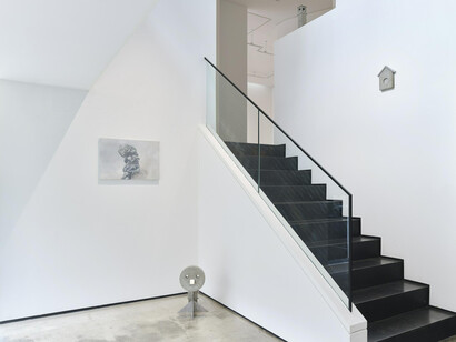 Various artists, The unflattening mandate, exhibition view. Courtesy of Lazy Mike Gallery