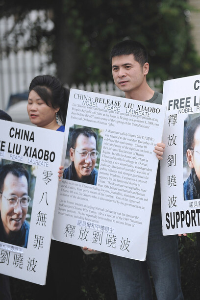 Manifestantes exigen la liberación de Lui Xiabo en Hong Kong