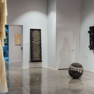 Rosana Escobar y Vanessa Gómez, Feraz encuentros con lo natural, vista de exhibición. Cortesía de Galería La Cometa