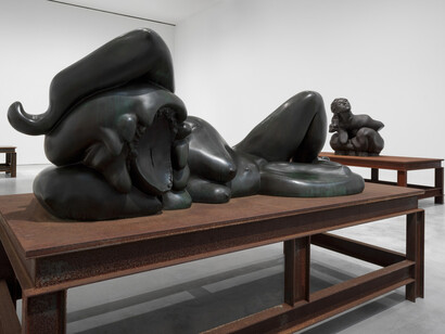 Thomas Schütte, Major sculptures, exhibition view. Courtesy of Gagosian
