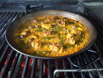 Cocinando la paella