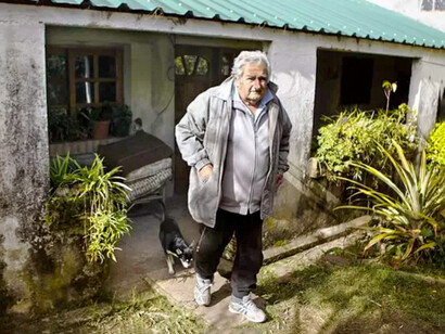 José "Pepe" Mujica vivió en su chacra durante su mandato presidencial, donde cultivaba flores y donaba la mayor parte de su sueldo