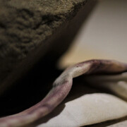 Jacopo Naccarato Pancia in pietra 4, pietra arenaria, tessuti, 2020 Ph. Giulia Ballotti  