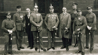 Ernst Röhm (secondo da destra) insieme a Adolf Hitler ed Erich Ludendorff (al centro), organizzatori del Putsch di Monaco