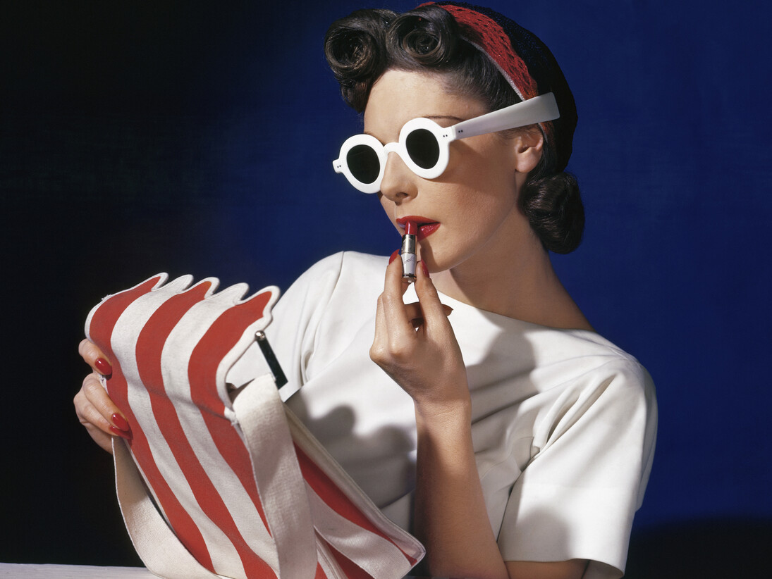 Horst, Muriel Maxwell, American Vogue cover, 1 July 1939, © Condé Nast / Horst Estate