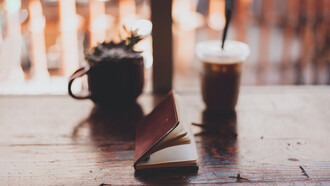 Para que un texto se pueda comprender con facilidad, se debe evitar, entre otros factores, el uso de palabras y oraciones largas