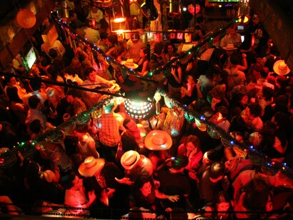 Aglomeración de clientes en Andrés carne de res