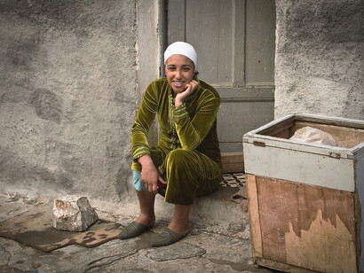 Her smile reflects the strength and resilience of Moroccan women, who play a vital role in the fabric of society at home and abroad