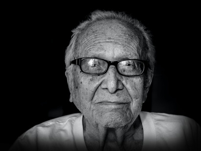 An elderly man man with glasses 