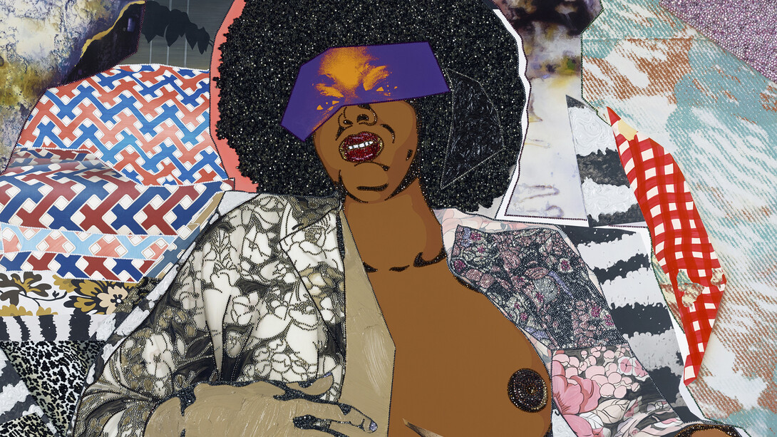 Mickalene Thomas, Portrait of Maya #8, 2015, Strass, acrylique, émail et sérigraphie sur panneau de bois, Rhinestones, acrylic, oil, enamel paint and silk screen on wood panel, 152,4 x 243,84 x 5,08 cm, Courtesy Mickalene Thomas & Galerie Nathalie Obadia Paris/Bruxelles. Copyright: Mickalene Thomas Studio