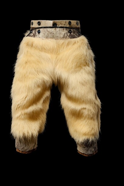 Who‘s wearing the pants? Piece in exhibition. Courtesy of Weltmuseum Wien
