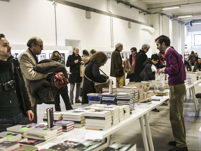 Visitatori e stand degli editori