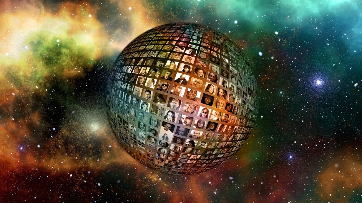 Cortona Week: estendere l'idea della Cortona Week a livello europeo e internazionale. Cambiare il brutto mondo di oggi è difficile, ma immaginiamoci cento o mille Cortona Week cha avvengano ogni anno, coinvolgendo un po’ tutto il mondo. Allora, forse, con una corrispondente fresca ondata di leader politici ed economici nel mondo, cambierebbe qualcosa