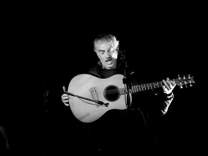 Flavio Giurato durante un concerto