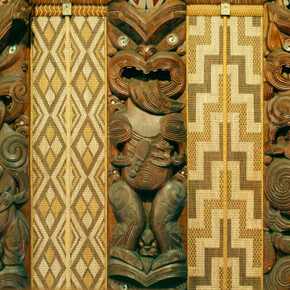 Vue intérieure de Te Whare Rūnanga, Waitangi Treaty Grounds, Nouvelle-Zélande