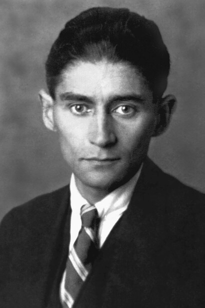 Kafkas Leben war durch seine geschwächte Gesundheit und seine eigene, zutiefst negative Selbstwahrnehmung geprägt. Bild: Franz Kafka (1883-1924), Aufnahme ca. 1923