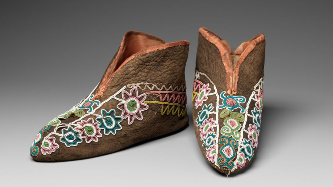 Date:ca. 1830
Geography:Possibly made in Georgia, United States; Possibly made in Alabama, United States
Culture:Muscogee/ Creek
Medium:Native-tanned leather, dye, cotton cloth, silk ribbon, and glass and metal beads
Dimensions:Left: 5 1/2 × 5 × 8 5/8 in. (14 × 12.7 × 21.9 cm)
Right: 5 1/4 × 4 1/8 × 8 3/4 in. (13.3 × 10.5 × 22.2 cm)
Classification:(not assigned)
Credit Line:The Charles and Valerie Diker Collection of Native American Art, Gift of Valerie-Charles Diker Fund, 2017