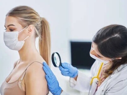 Esame dermatologico. L’accuratezza degli algoritmi di Intelligenza Artificiale per la diagnostica dei tumori cutanei è stata dimostrata in molti studi di confronto con i dermatologi
