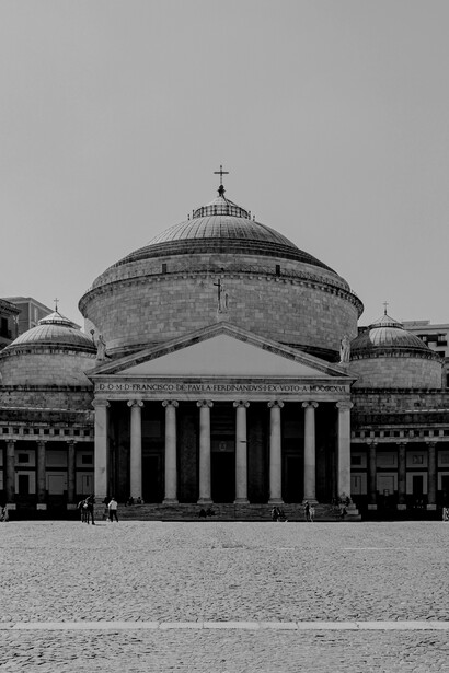 Il fenomeno è particolarmente evidente in città d’arte, località costiere e siti naturali di alto valore paesaggistico