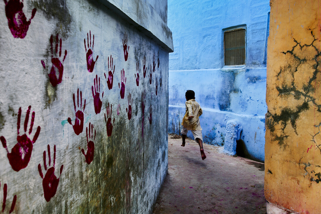 Boy in Mid-Flight, Jodhpur, India, 2007 © Steve Mccurry. Image courtesy of Huxley-Parlour Gallery