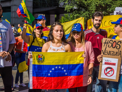 À São Paulo, au Brésil, la crise vénézuélienne franchit les frontières : la contestation régionale révèle comment l’effondrement d’un État reconfigure tout l’équilibre politique sud-américain
