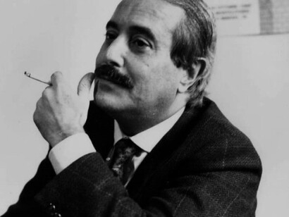 La testimonianza di Buscetta resa a Giovanni Falcone rese possibile la ricostruzione del tessuto criminale locale e internazionale di Cosa Nostra
