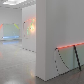 Keith Sonnier, Inside light, 1968–1970, exhibition view. Courtesy of David Kordansky Gallery