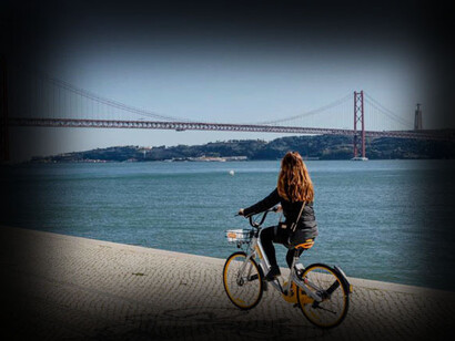 Nenhuma legislação aduaneira de desagravamento tributário foi aprovada para transformar estas praias em valiosos produtos e ainda, valorizadamente certificadas; Ciclovia em praia em Portugal