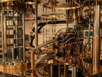Prototipo de ordenador cuántico: la computación cuántica o informática cuántica es un paradigma de computación distinto al de la informática clásica o computación clásica