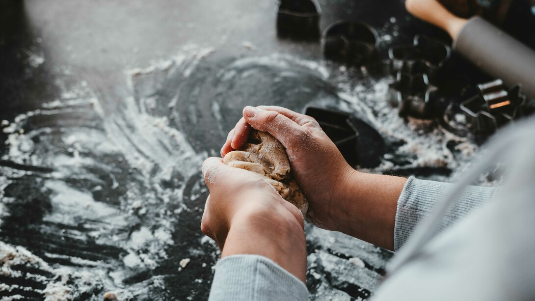 El origen de este pan de queso se remonta a la región española de Cataluña en el siglo XIII
