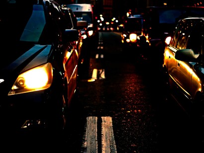 In den letzten 100 Jahren wurde das Leben der westlichen Welt auf dem Land und in der Stadt auf das Auto ausgerichtet
