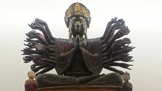 Photo taken by Daniel Gauss at the Vietnam National Museum of Fine Arts, Hanoi, Bodhisattva Avalokisteshvara (Kuan Yin), Hoi Ha pagoda, Vinh Phuc province, 16th century