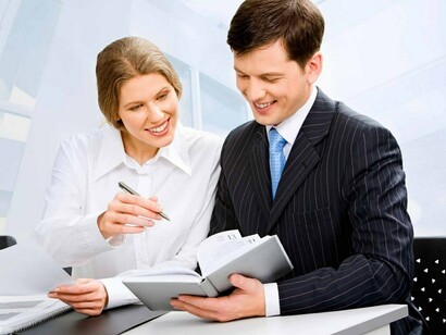 Un coach compartiendo información con su cliente