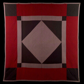 Amish Quilts from 1870 to 1930. Courtesy of Galerie Klüser
