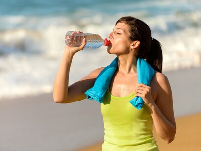 Hacer deporte y beber mucho líquido