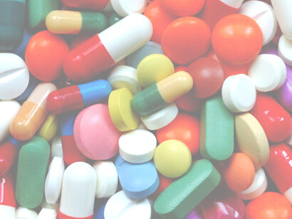 Pillole. L'età avanzata è uno dei principali fattori predisponenti agli effetti collaterali da statine