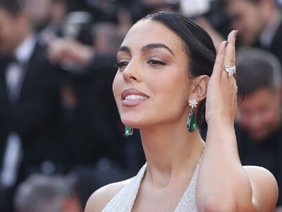 Georgina Rodriguez. Son charisme fait son charme, d’elle émane une chaleur maternelle, amicale