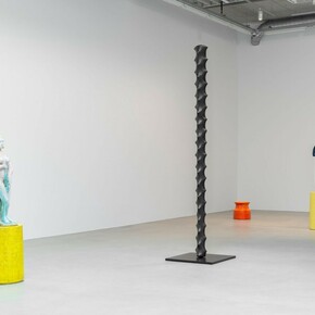 Johan Creten, Exhibition view. Courtesy of Almine Rech Gallery