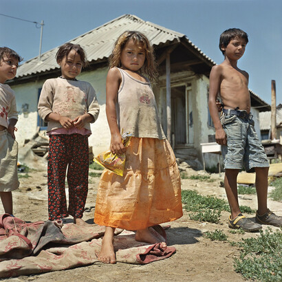 Craica Roma community, Untitled, from the series Hidden Identities Unfinished © Yvonne De Rosa
