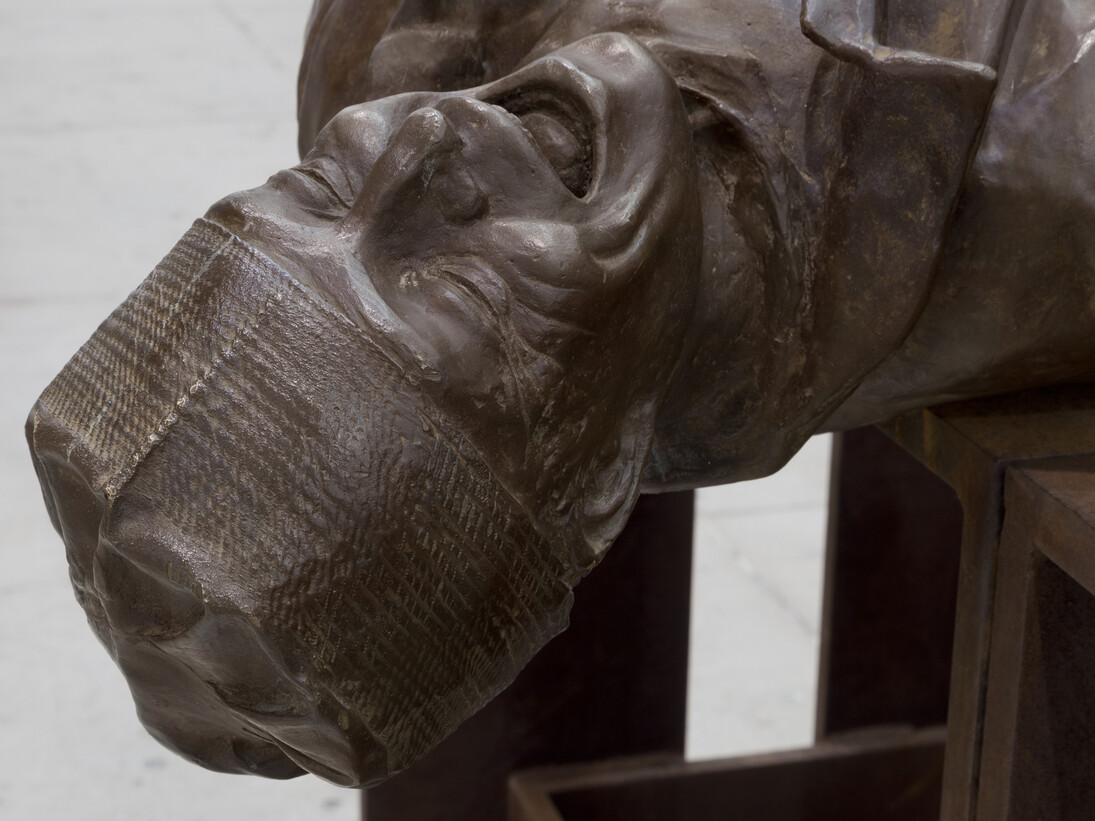 Juan Muñoz, detail of Thirteen Laughing at Each Other, 2001, Bronze and steel, Each unit approx.. : 129-15/16 x 86-5/8 x 78-3/4 in. 330 x 220 x 200 cm