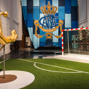 Offside. Football in the city, exhibition view. Courtesy of STAM