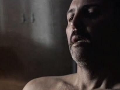 Zane Meas in una scena del film