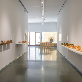 Various artists, Corpus. Notas sobre escultura, movimiento y performatividad, exhibition view. Courtesy of Alarcón Criado Gallery