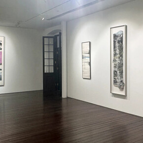 Nina Pryde, A touch of gold, exhibition view. Courtesy of Ora-ora Gallery