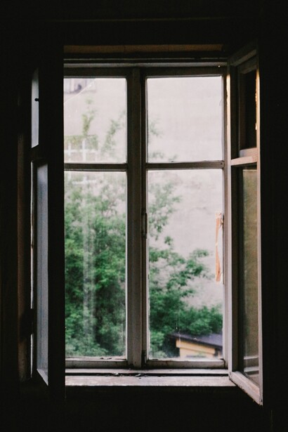 C’era una volta una bambina che parlava con le stelle, e leggeva favole in una casetta piccola