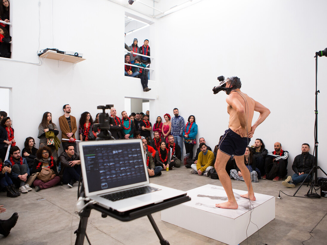 Manuel Vason, Metáfora (Metaphor), 2014, Performance, Photo Rafael Cañas