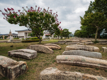 Outdoor exhibition, exhibition view. Courtesy of Gyeongju National Museum